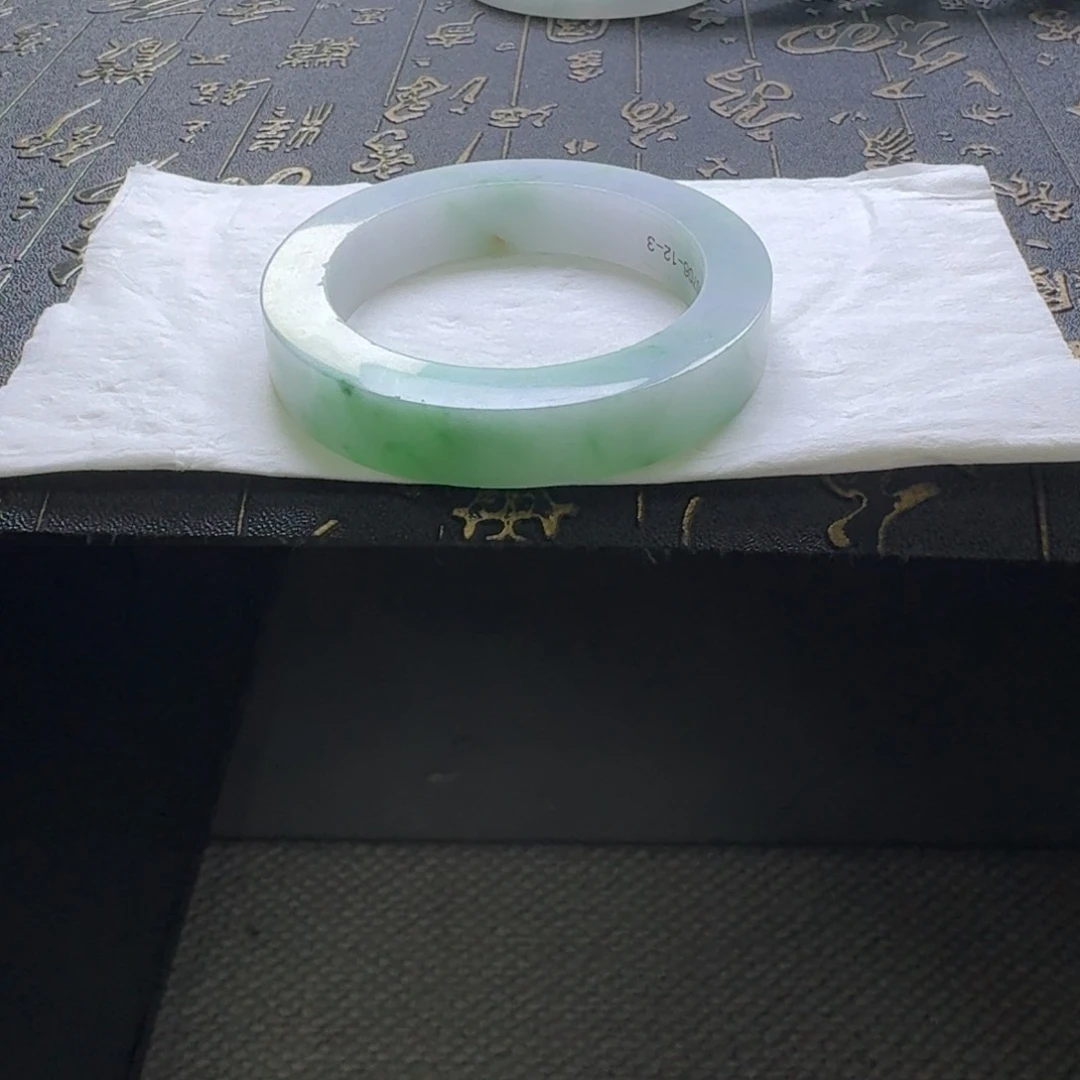 未镶嵌翡翠手镯定制翡翠