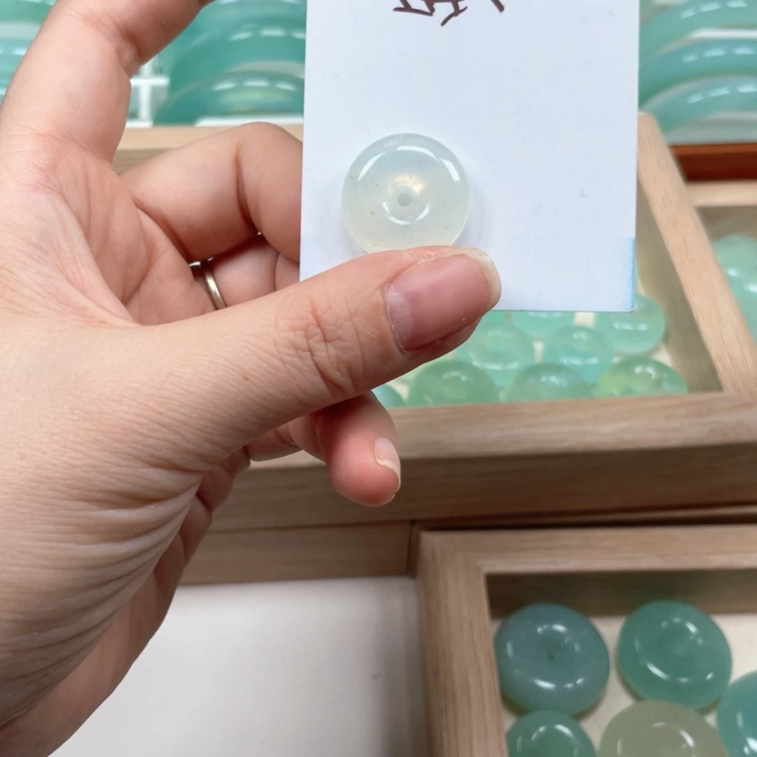 蛇纹石玉颈饰9K金镶嵌阿*