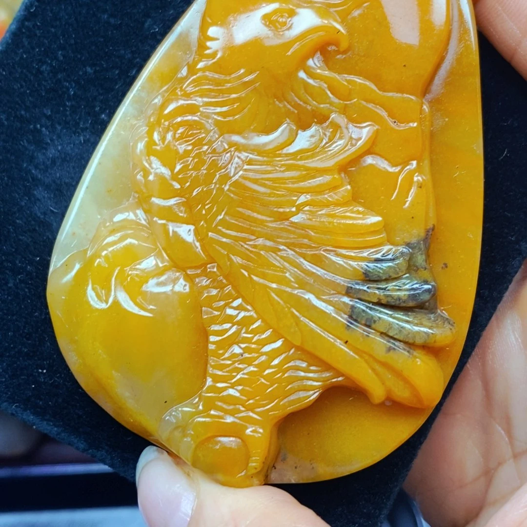 未镶嵌石英质玉（黄龙玉）颈饰