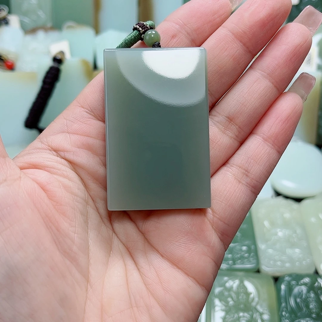 李***看和田玉未镶嵌颈饰