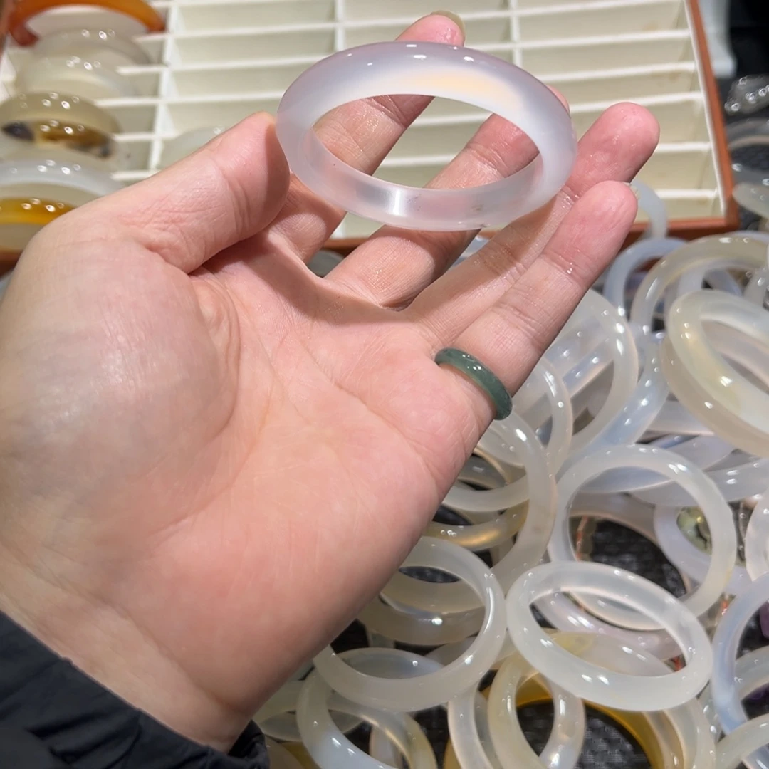 玛瑙/玉髓未镶嵌手镯54圈微瑕2.3