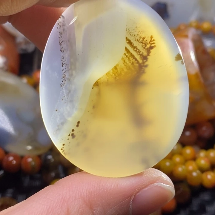 玛瑙/玉髓颈饰未镶嵌五****?