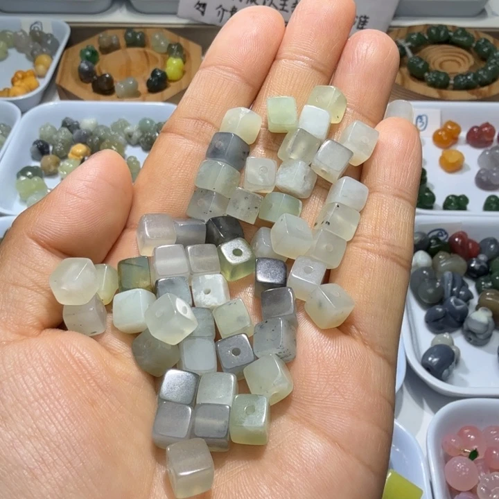 和田玉未镶嵌珠宝奇石卡七50颗