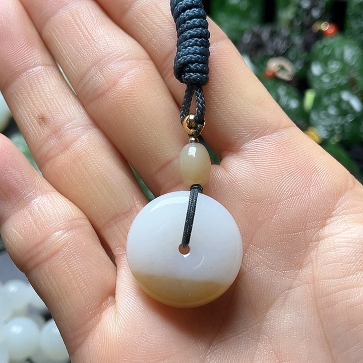 和田玉（糖玉）颈饰未镶嵌