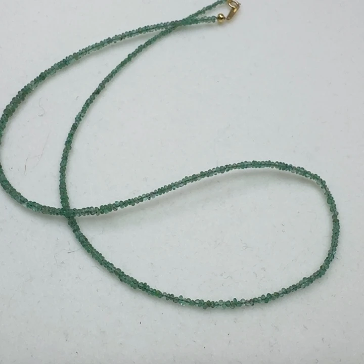 18K金镶嵌颈饰祖母绿