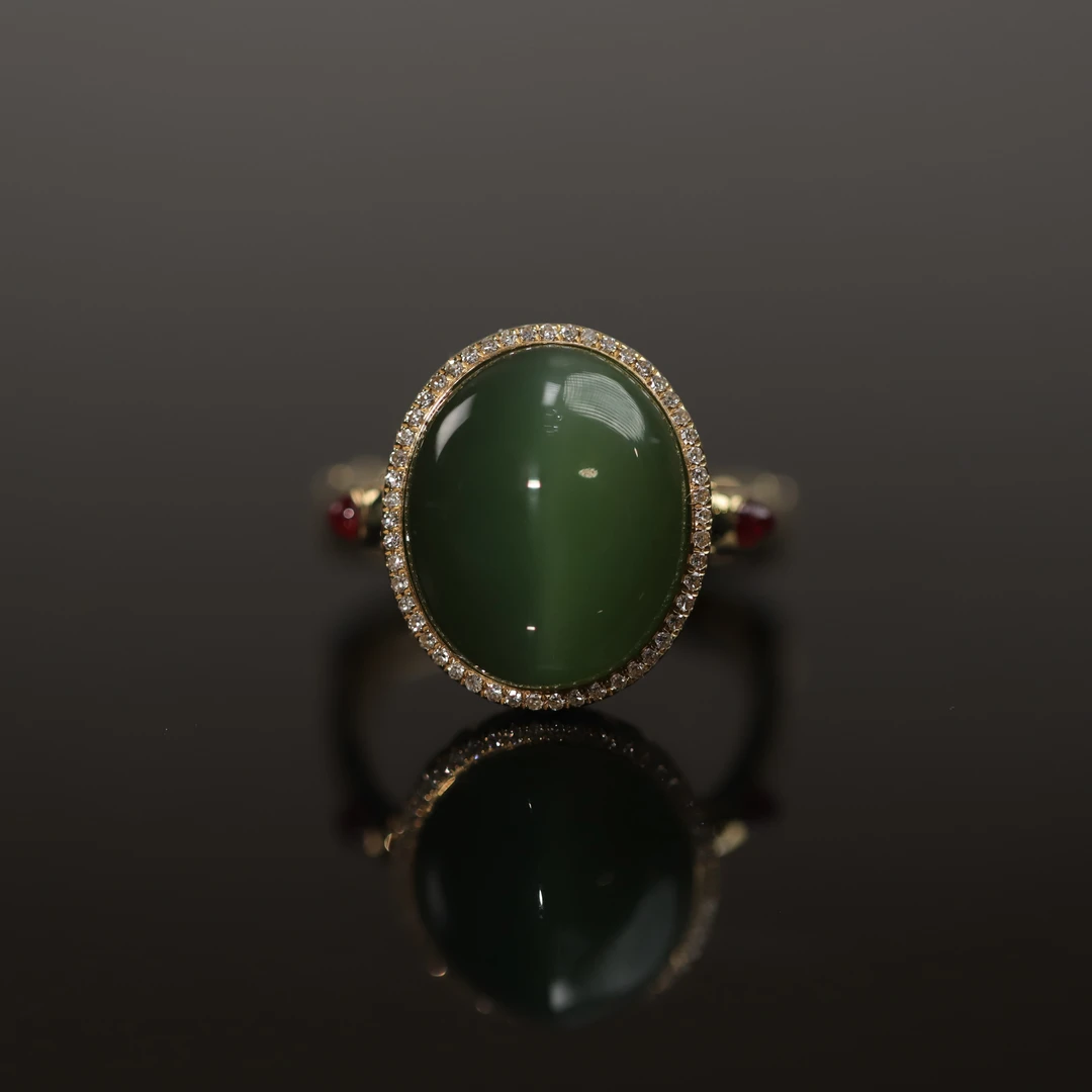 和田玉碧玉猫眼椭圆戒指18K金灵动气质时尚女士镶嵌精美轻奢绿色