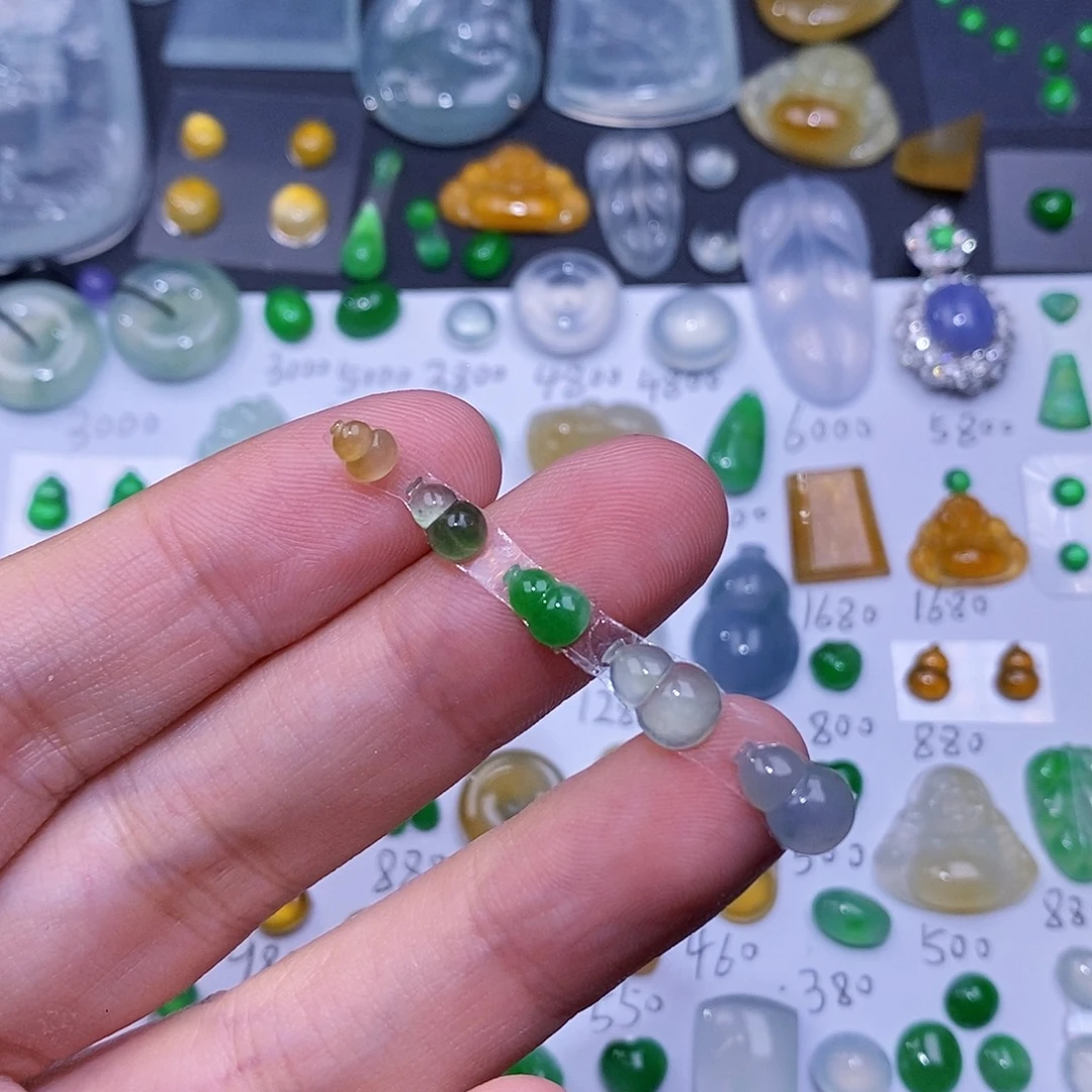 颈饰未镶嵌翡翠五彩葫芦