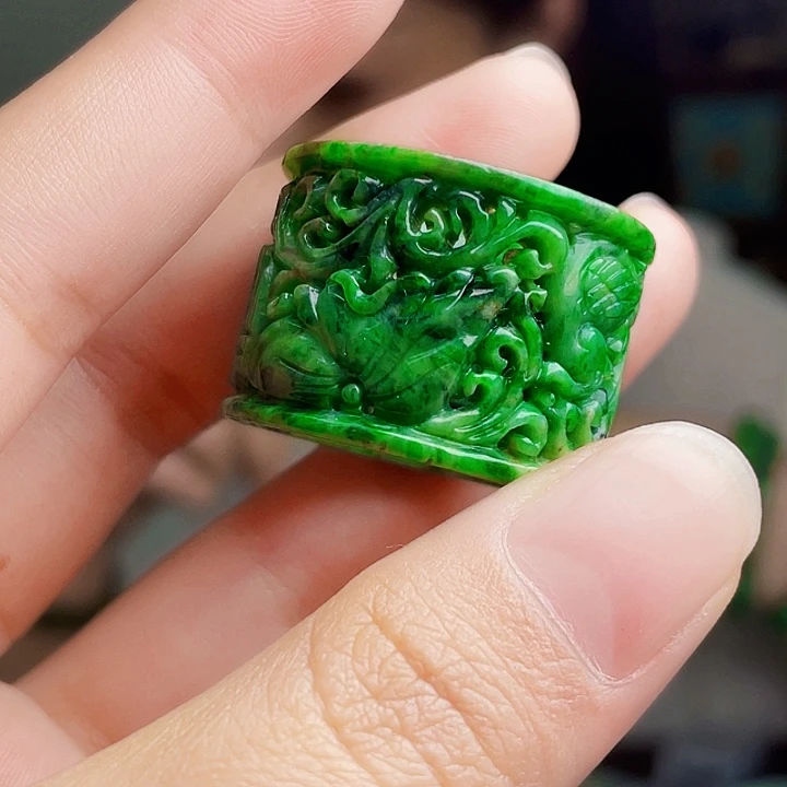 翡翠未镶嵌颈饰多样性