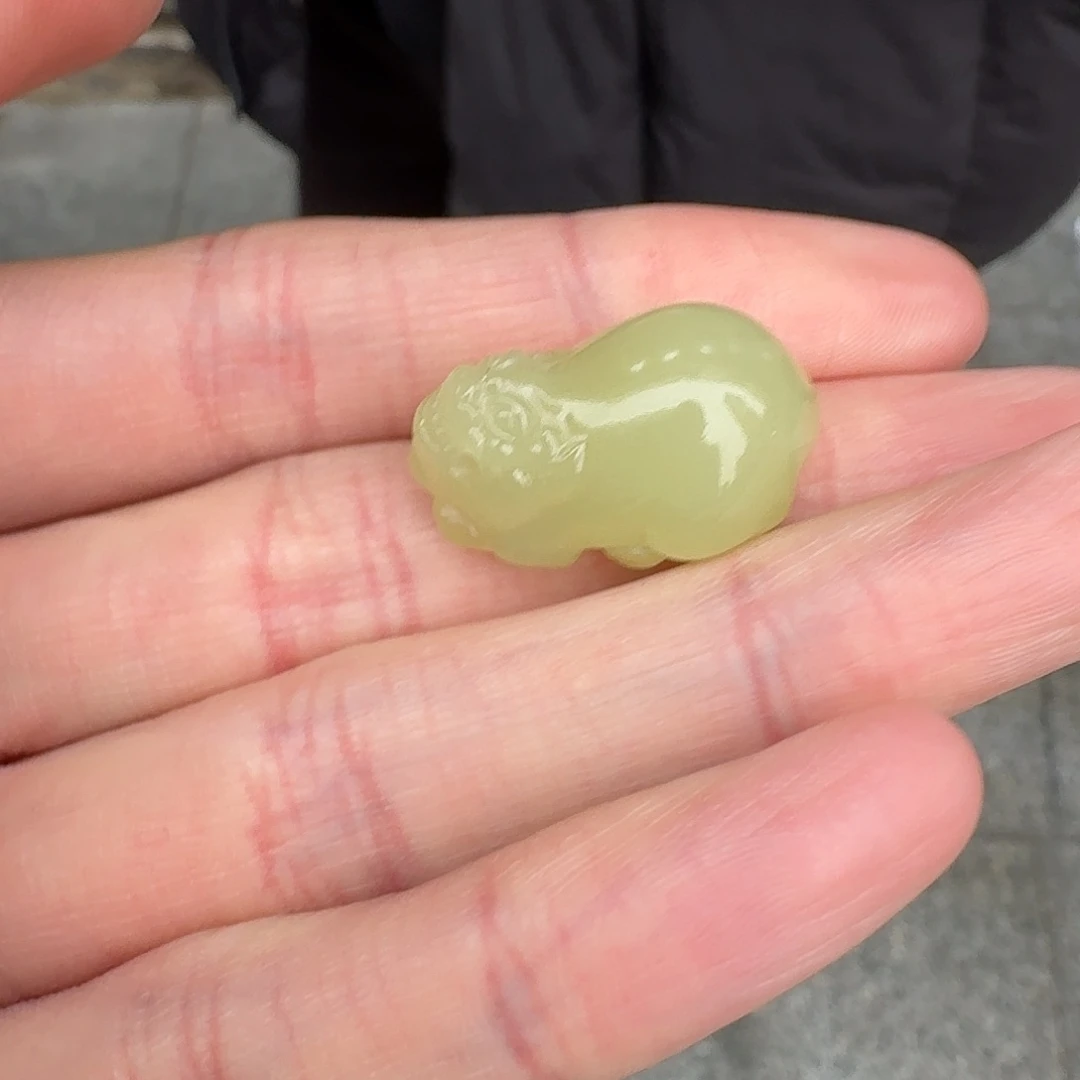 和田玉貔貅未镶嵌33冰冰卡23左右青海料