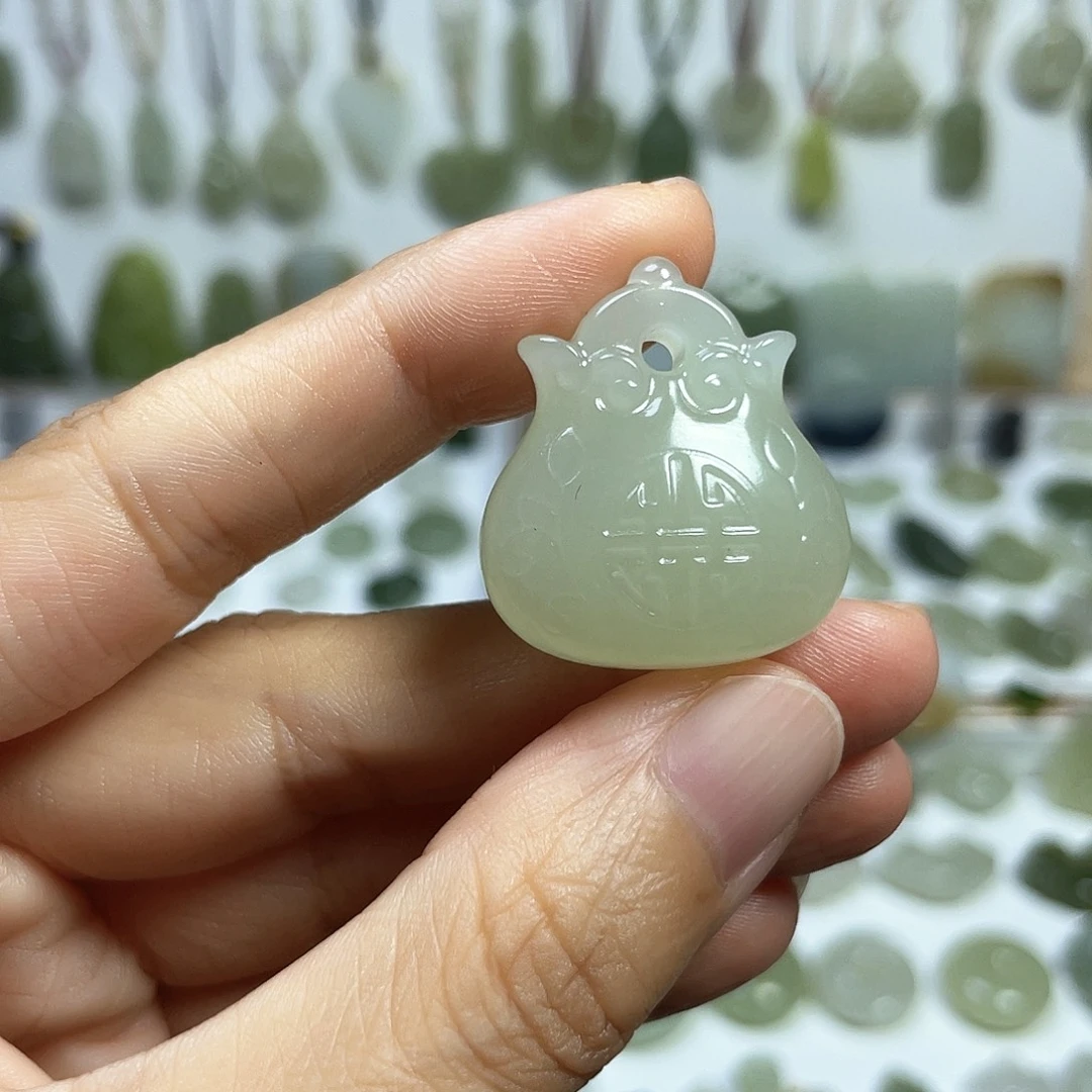 颈饰9K金镶嵌和田玉