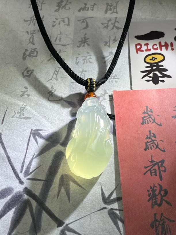 天然岫玉，手工雕刻招财貔貅男女时尚玉石网红挂件，尺寸辽宁岫玉