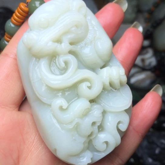 和田玉未镶嵌把件