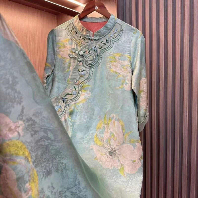 栀颜-中式国风立领斜襟刺绣气质连衣裙