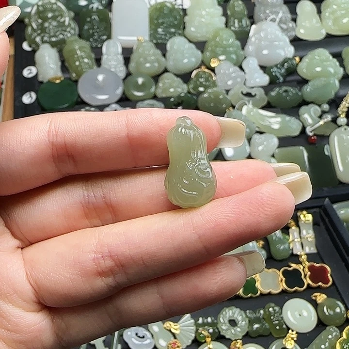 颈饰未镶嵌和田玉