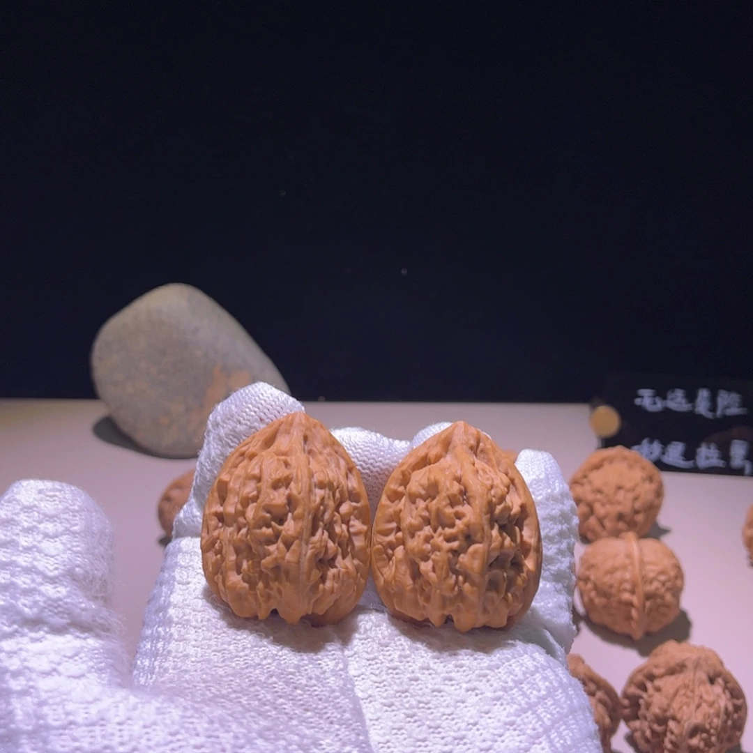 风***时文玩核桃吊坠36金尊