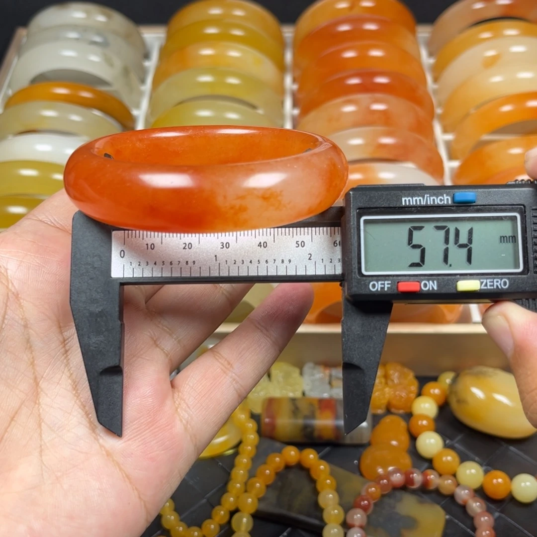 石英质玉（黄龙玉）未镶嵌手镯