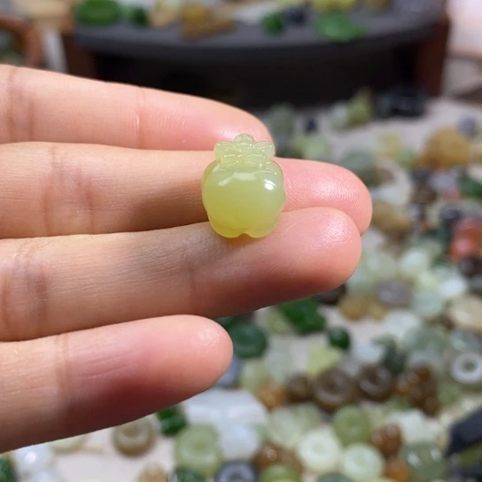 和田玉未镶嵌挂件