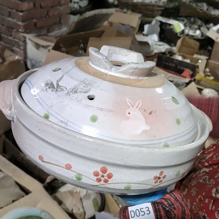 摆件盘子碗茶壶啥都有