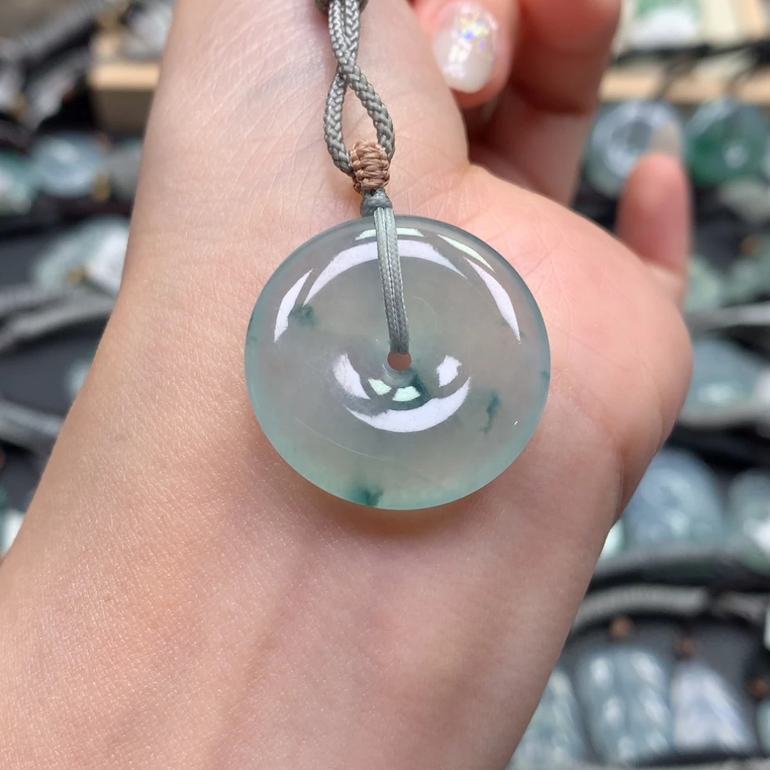 翡翠颈饰未镶嵌扣子