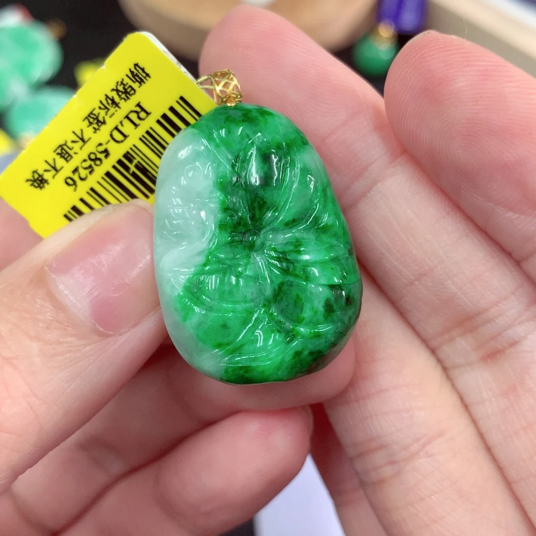 颈饰18K金镶嵌翡翠