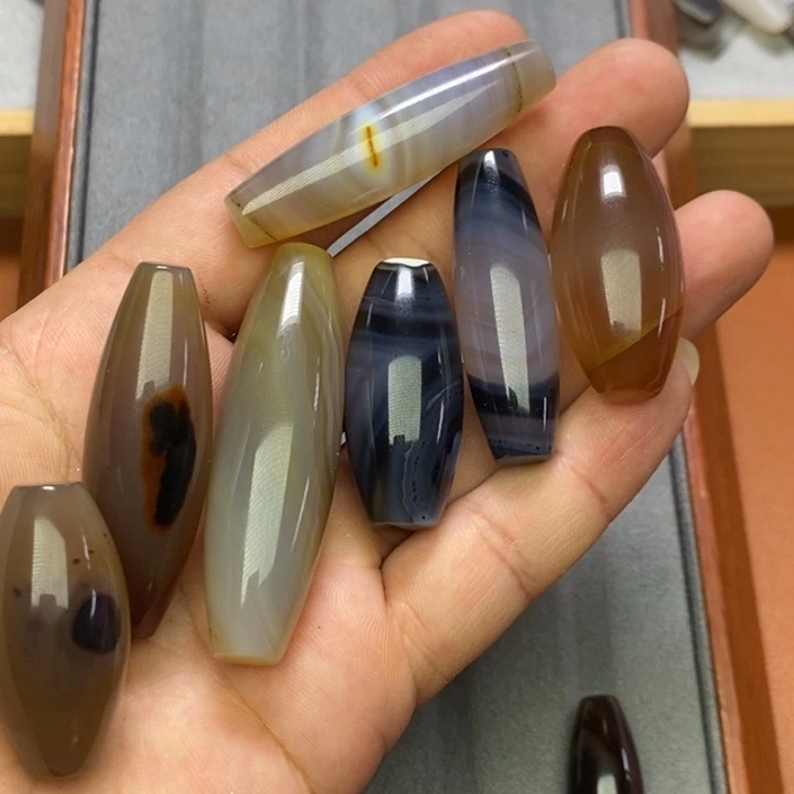 逍***藏玛瑙/玉髓颈饰未镶嵌