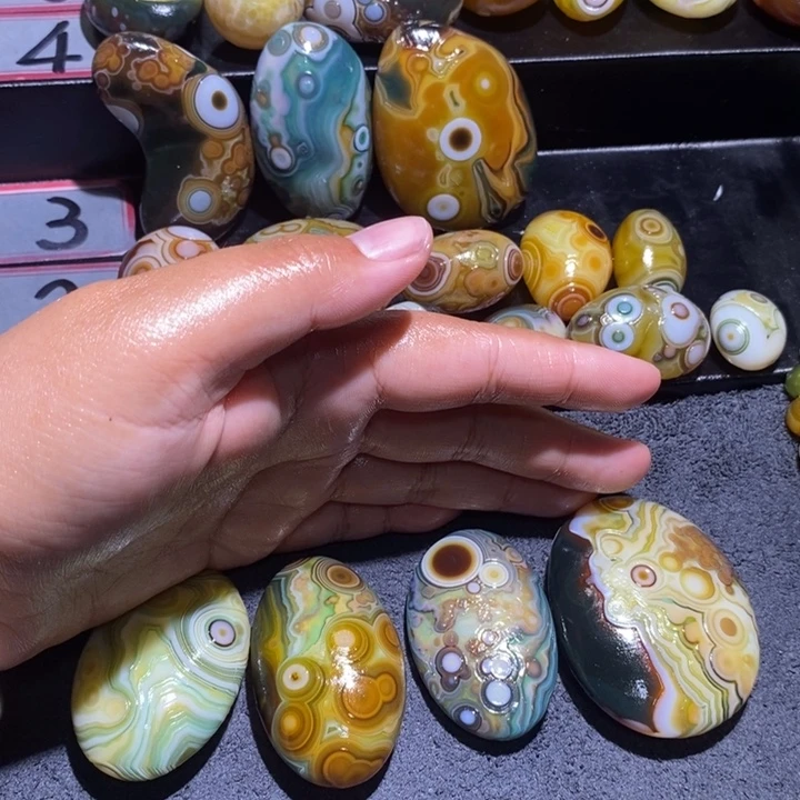 蓝***哥玛瑙/玉髓未镶嵌珠宝奇石