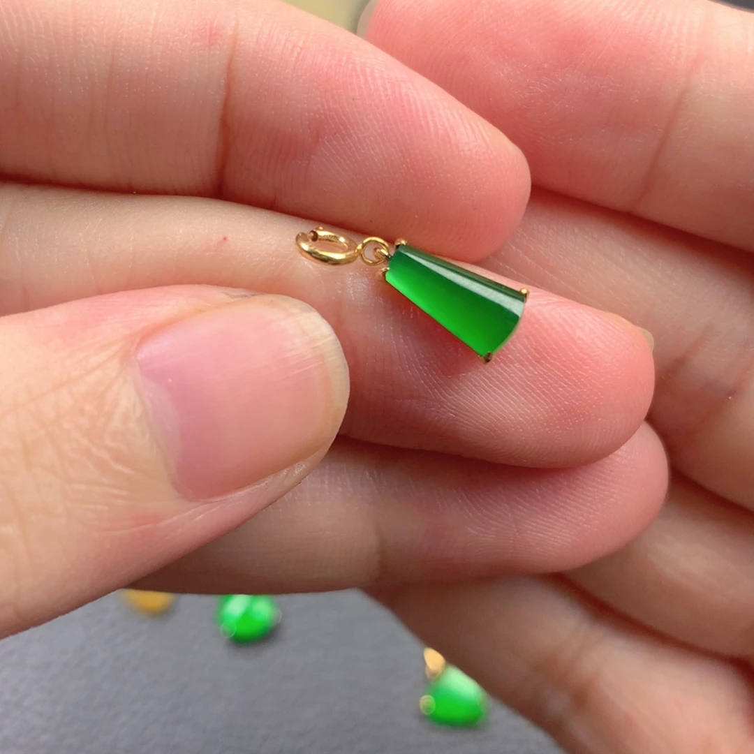 【闪购商品】颈饰18K金镶嵌翡翠翡翠