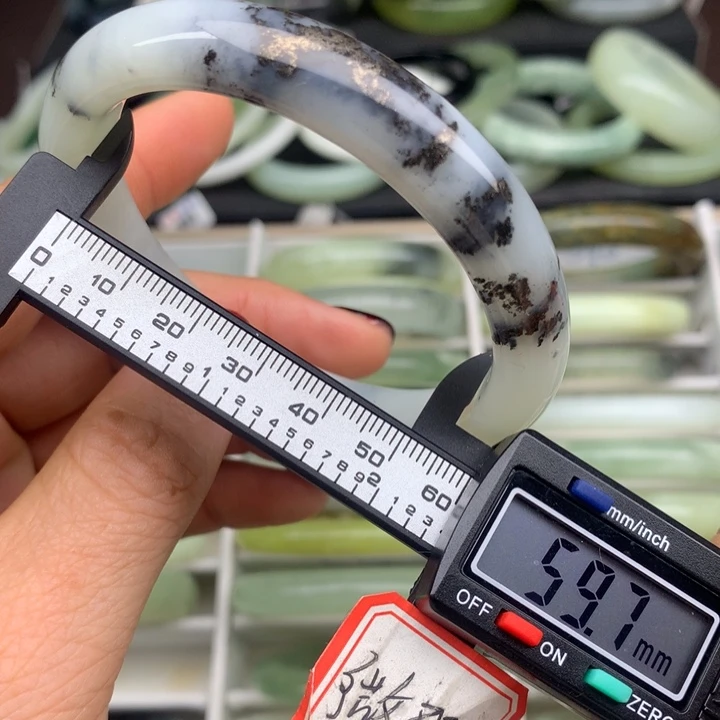 蛇纹石玉未镶嵌手镯563
