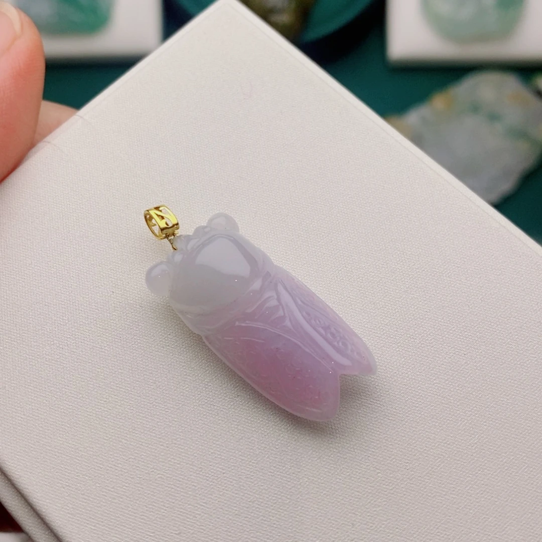 翡翠18K金镶嵌颈饰一鸣惊人