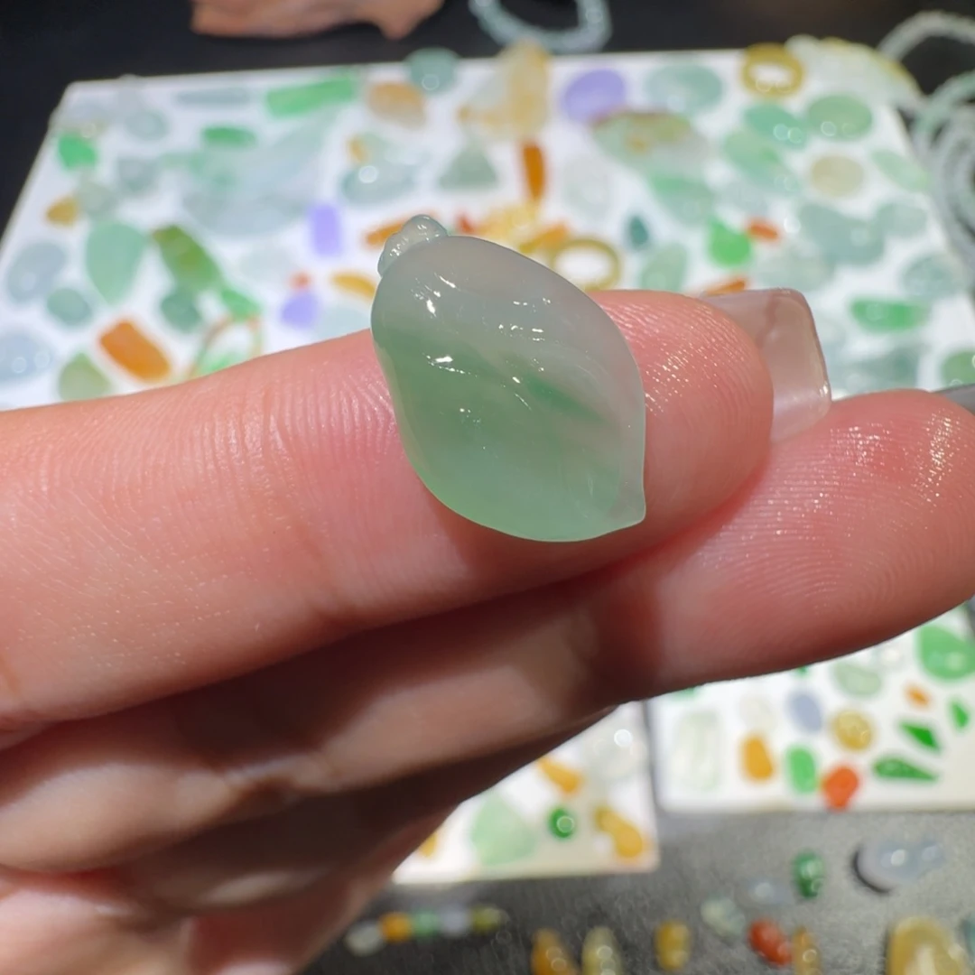 定制翡翠未镶嵌冰胶玉兰花