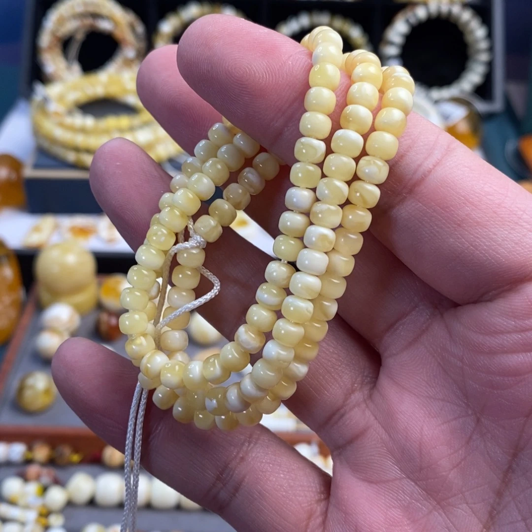 琥珀未镶嵌裸石5.2mm