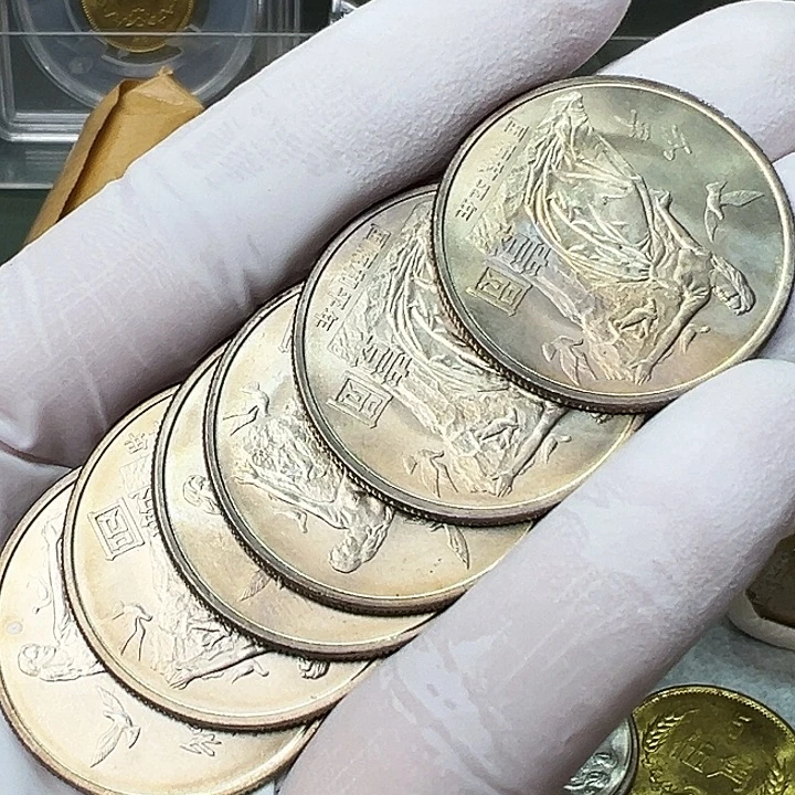 其他普通金属和平年1枚扣盒