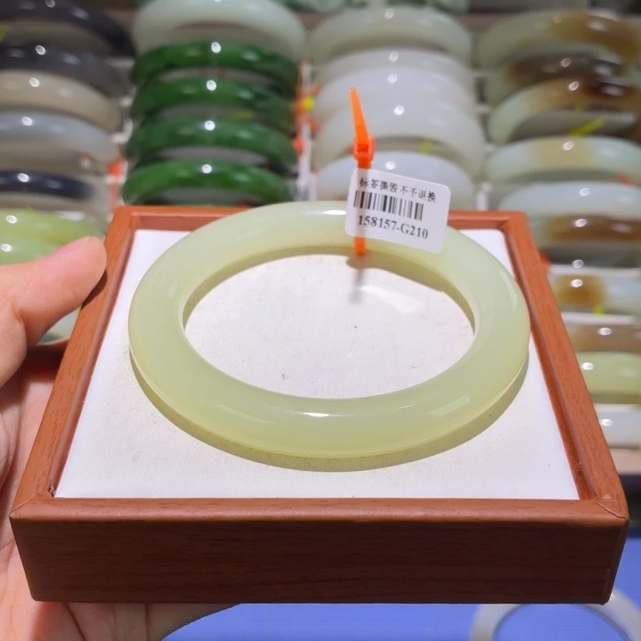 和田玉未镶嵌手镯60+