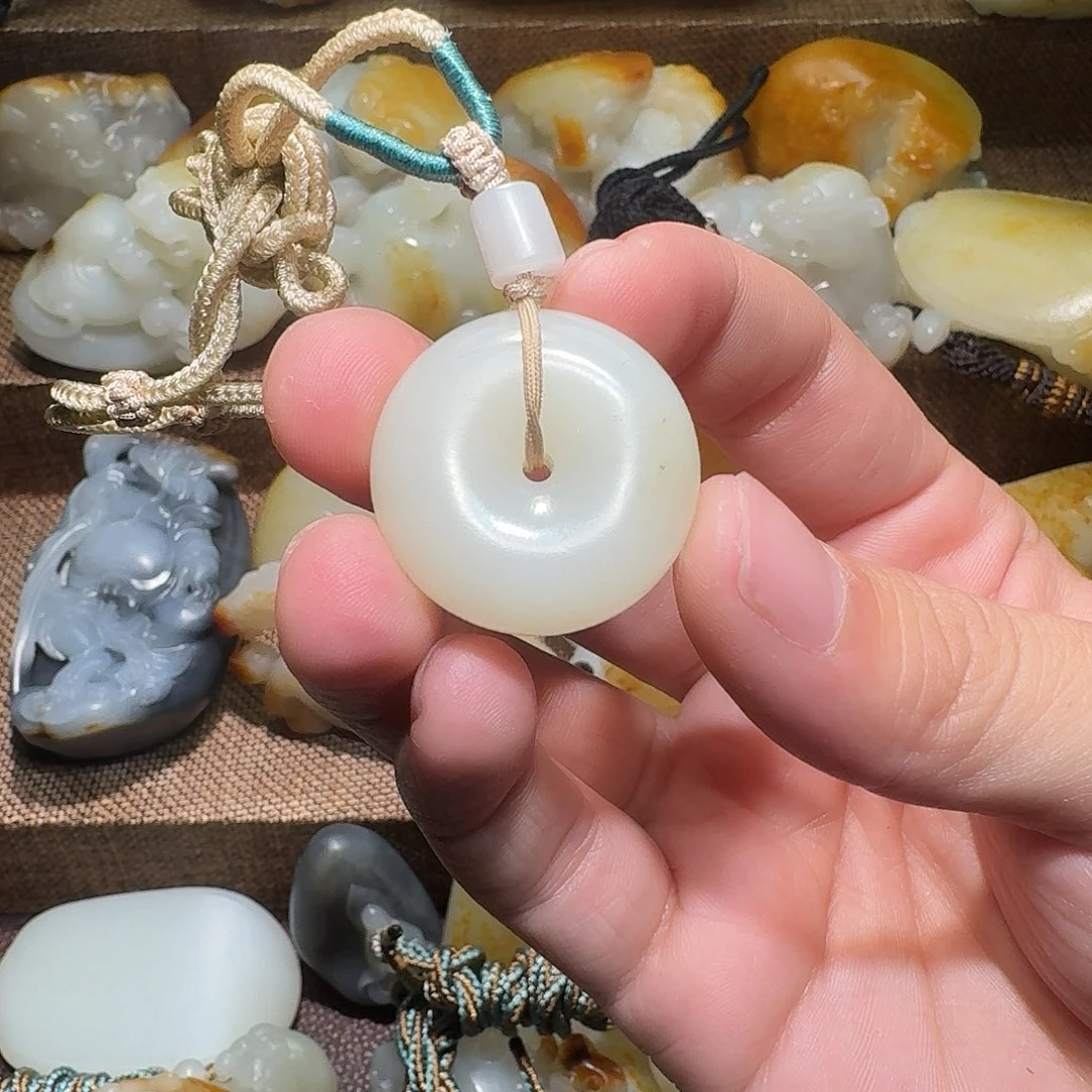 不***响和田玉未镶嵌挂件