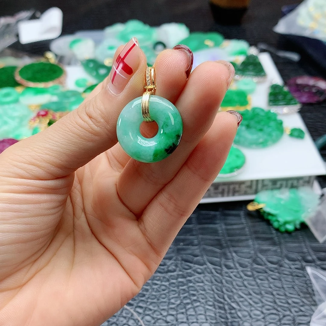 【闪购商品】翡翠吊坠(赠链)未镶嵌