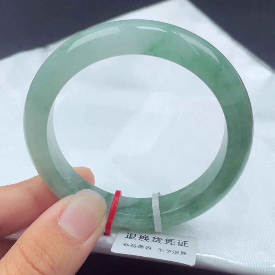 翡翠手镯未镶嵌正圈