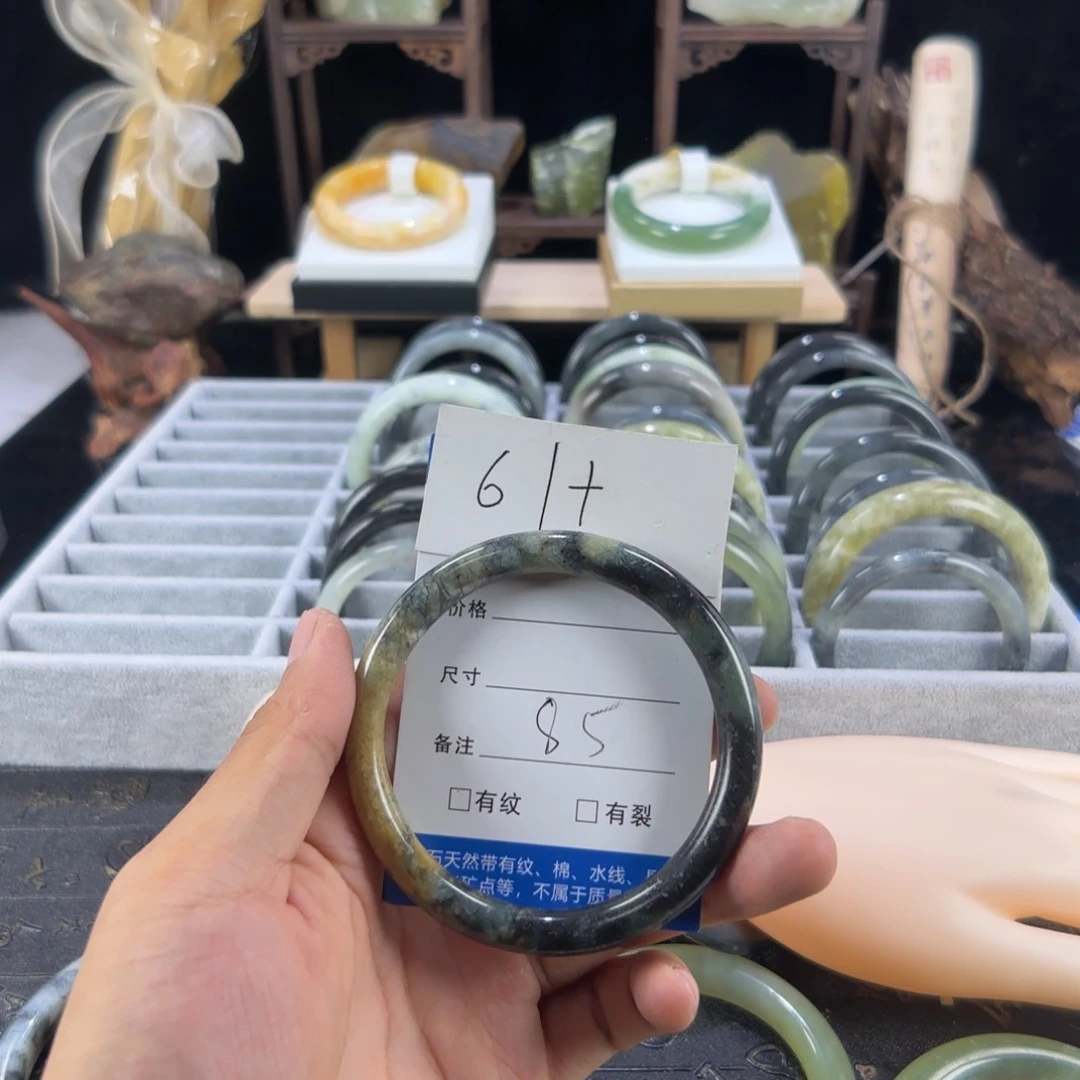 蛇纹石玉未镶嵌手镯