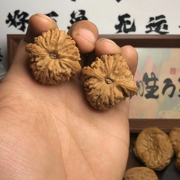 文玩核桃把件38尺寸全品凹底南疆石