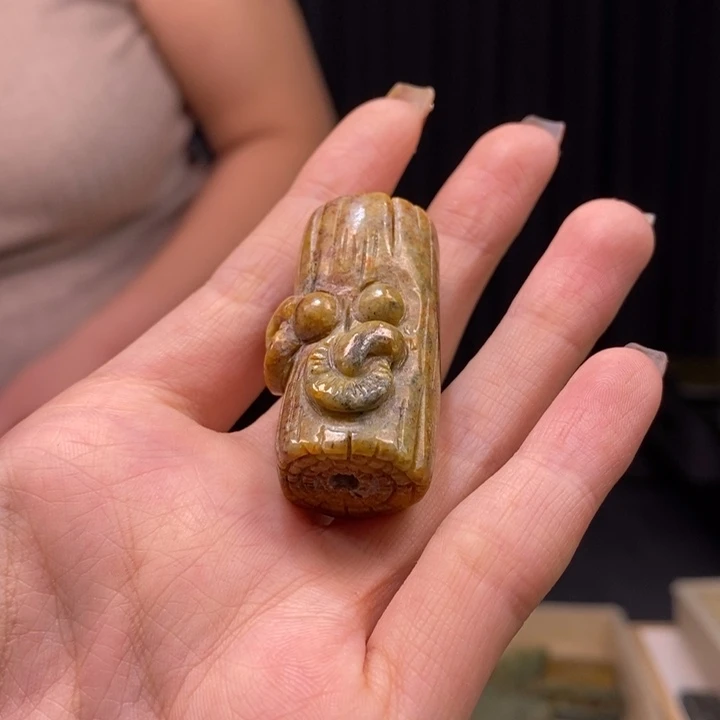 岫岩河磨玉（透闪石质玉）颈饰未镶嵌