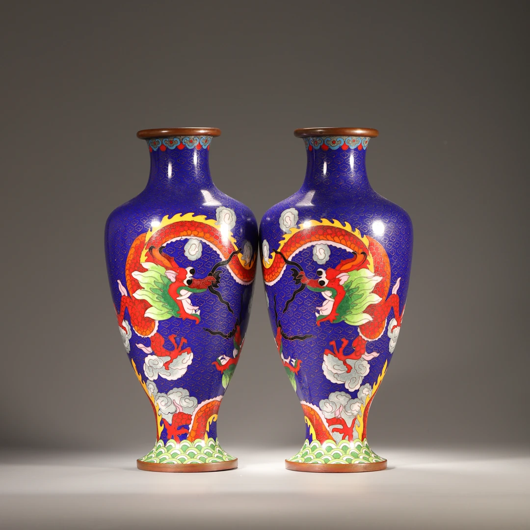 Lot09清代 掐丝珐琅龙纹瓶一对