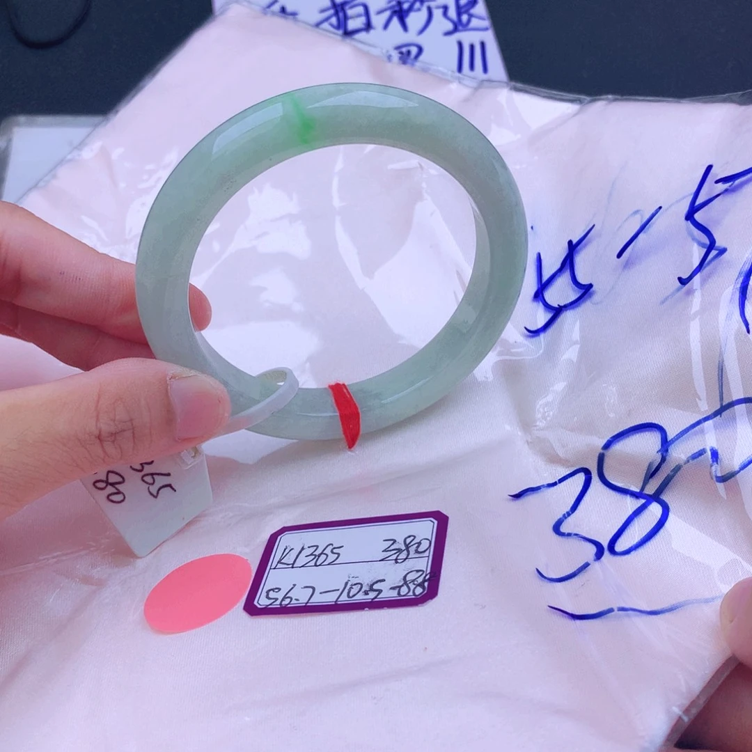 翡翠手镯未镶嵌翡翠