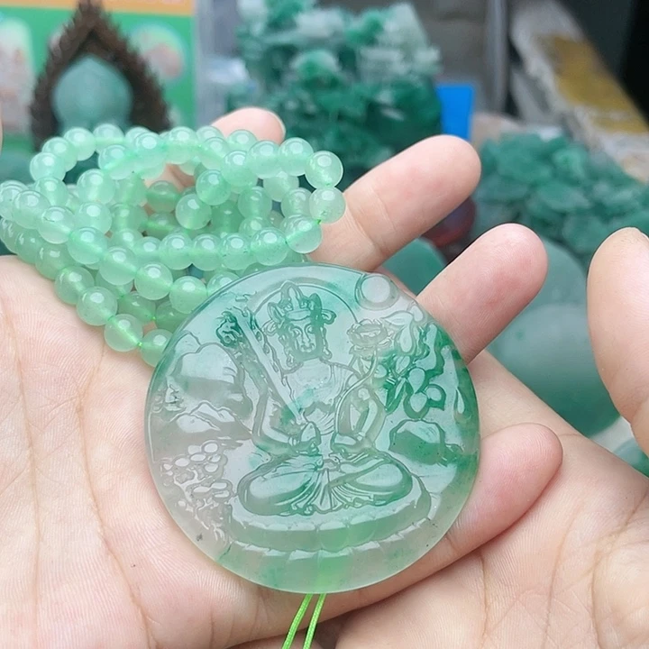 未镶嵌定制石英质玉（非洲翠）朋**乐