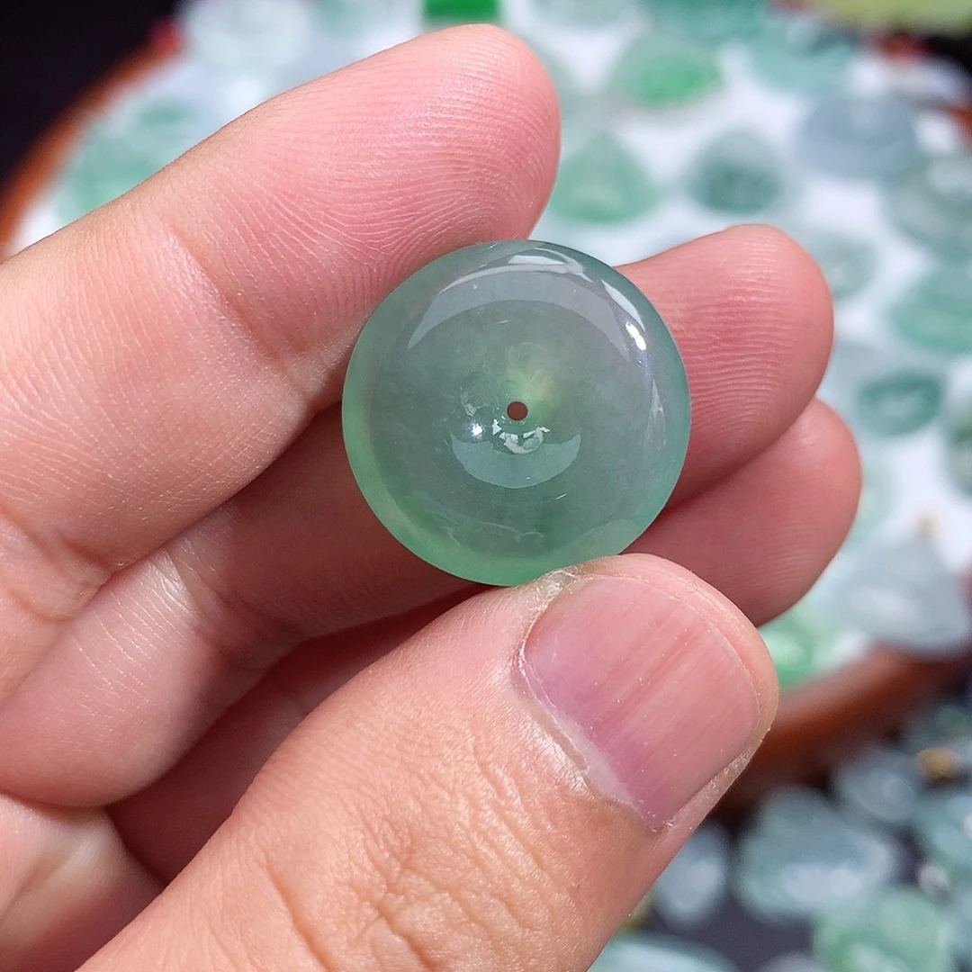 翡翠未镶嵌颈饰平安扣