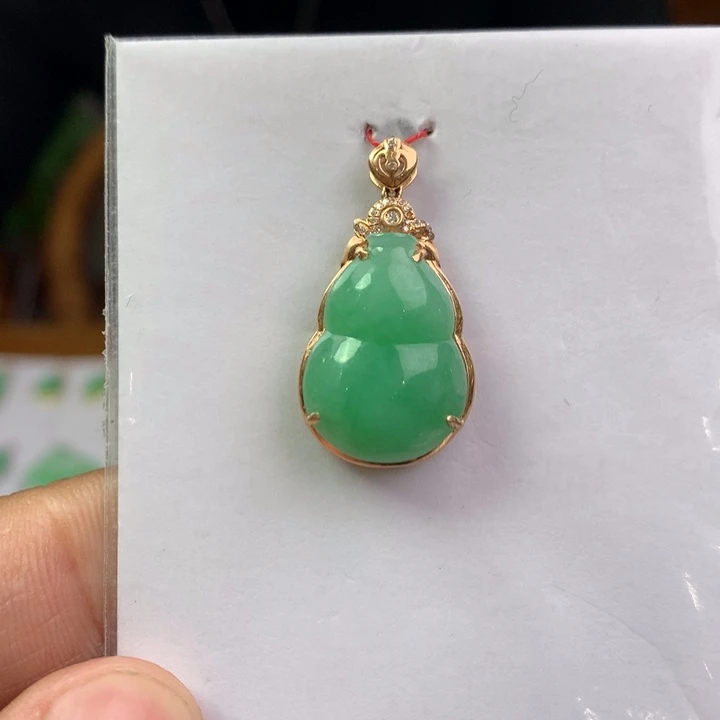 翡翠18K金镶嵌颈饰翡翠