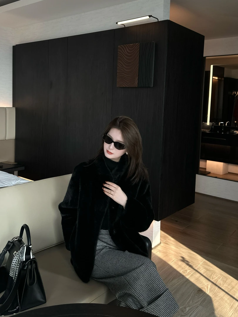 LUOZHIYIN/罗知音冬季立领INS风环保毛毛短外套保暖上衣R123669W