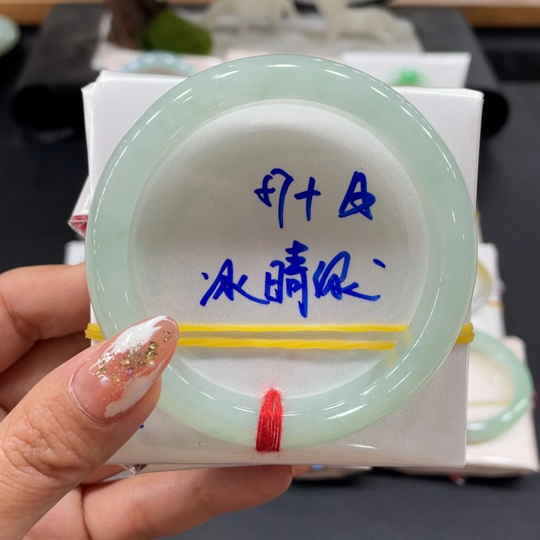 翡翠手镯未镶嵌天然翡翠