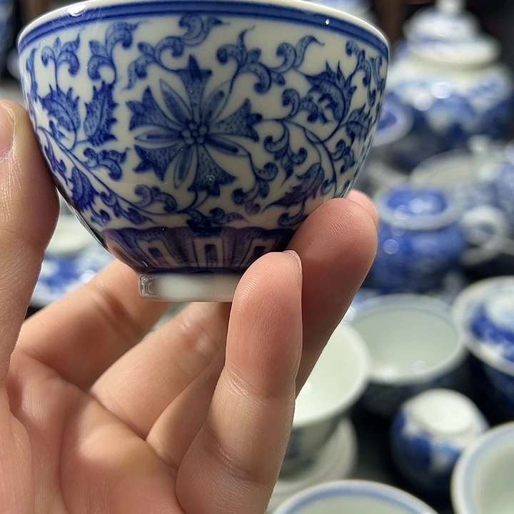 微瑕柴窑点工缠枝花卉鸡心杯