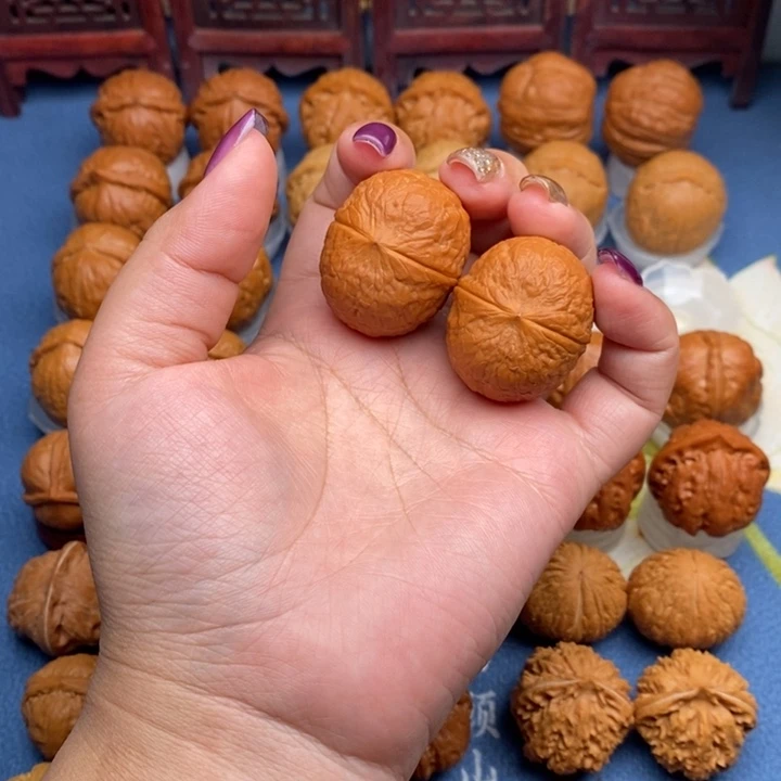 文玩核桃把件小*鱼元宝