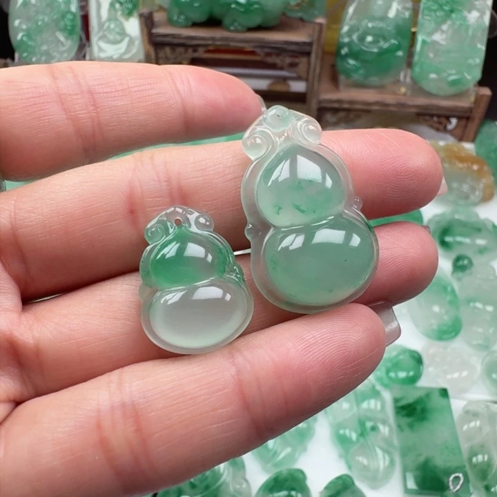 石英质玉未镶嵌颈饰龟****年