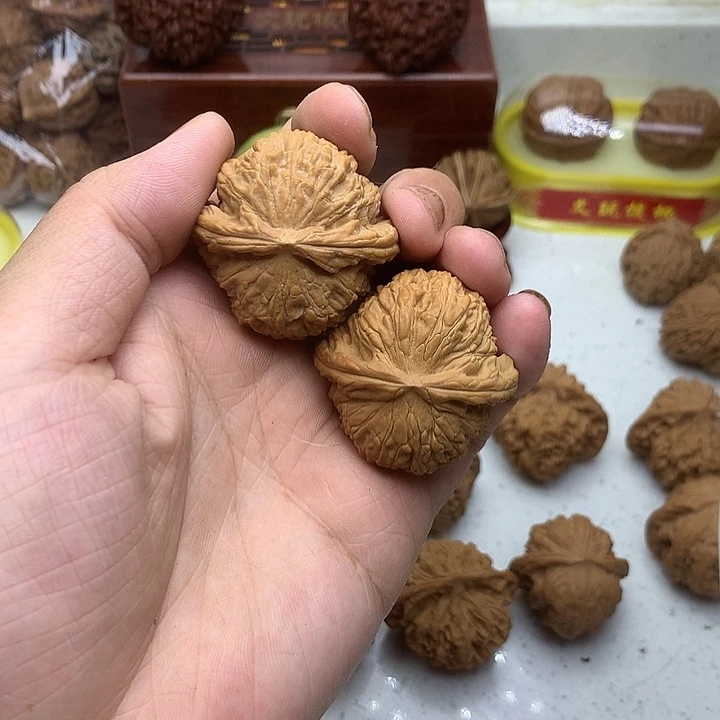 文玩核桃吊坠39 白狮子球白